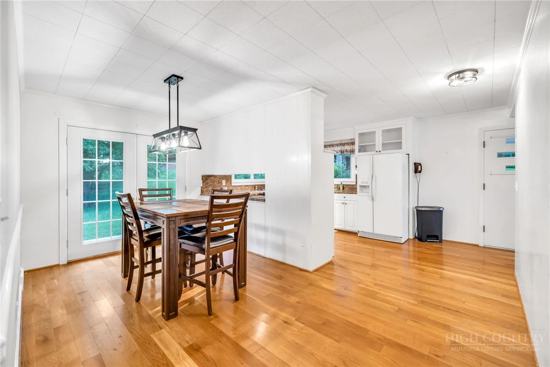 Image number 6 for the current listing