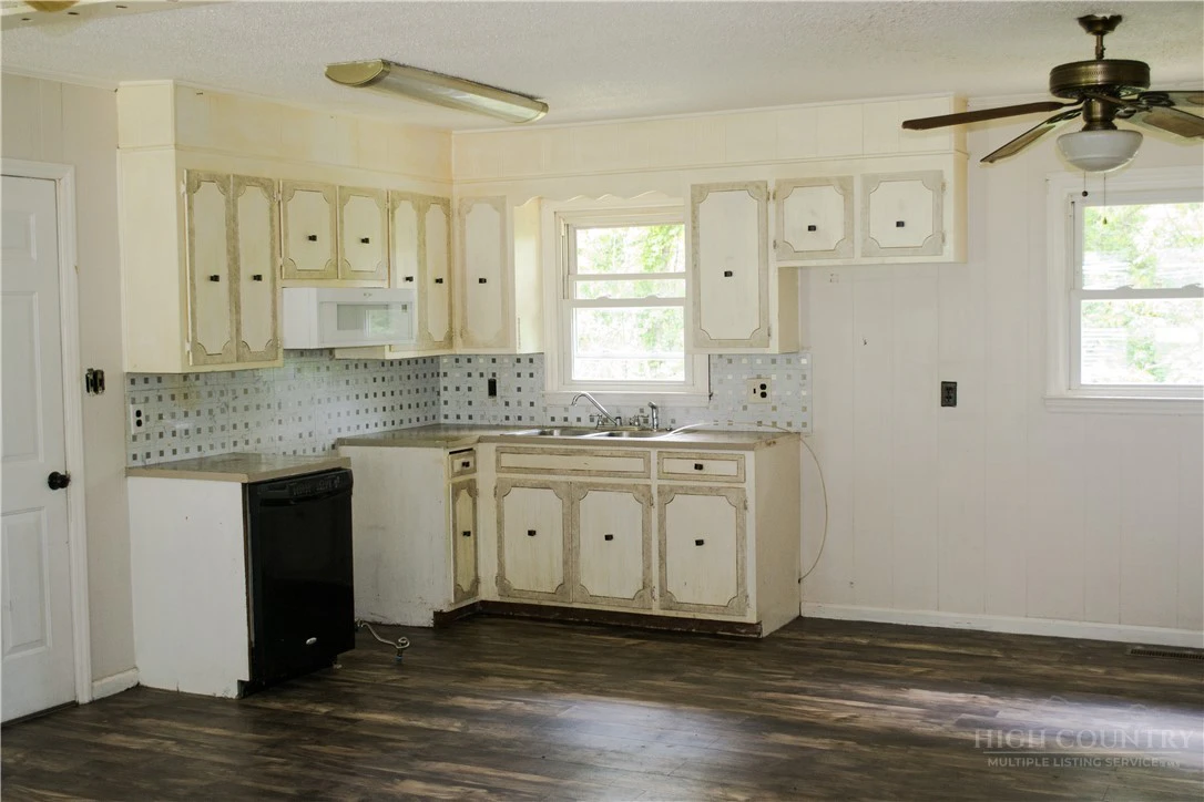 Image number 2 for the current listing