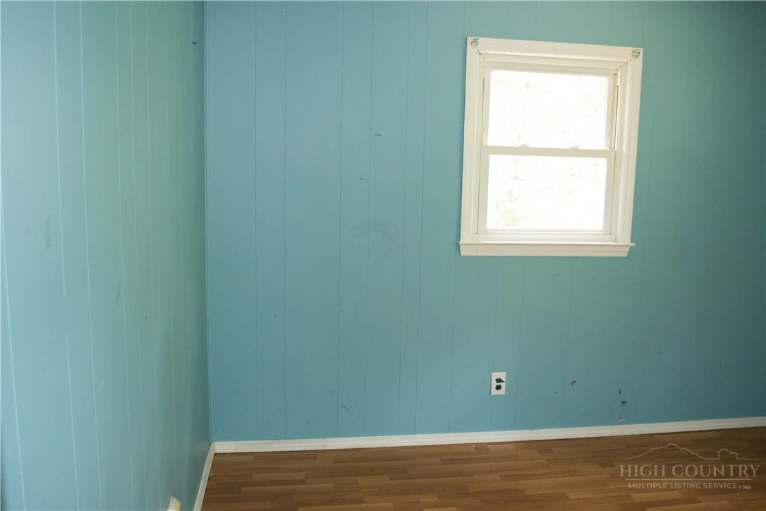 Image number 8 for the current listing