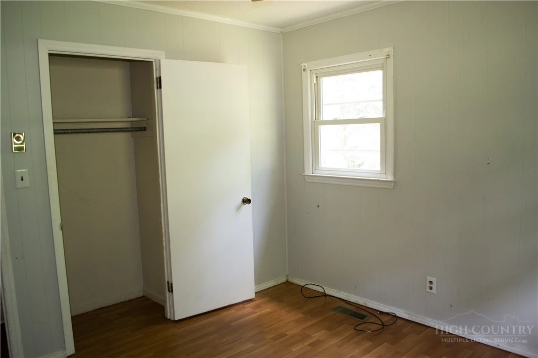 Image number 10 for the current listing