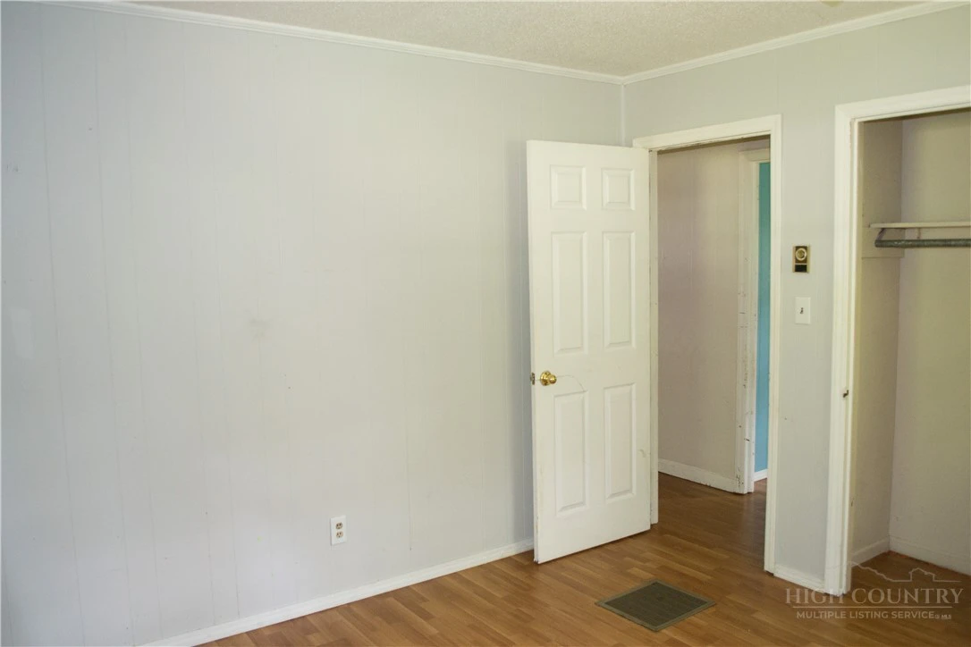 Image number 12 for the current listing