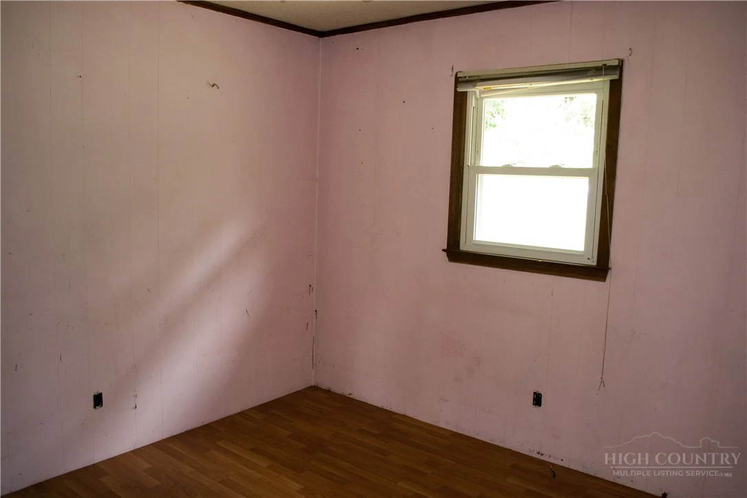 Image number 13 for the current listing