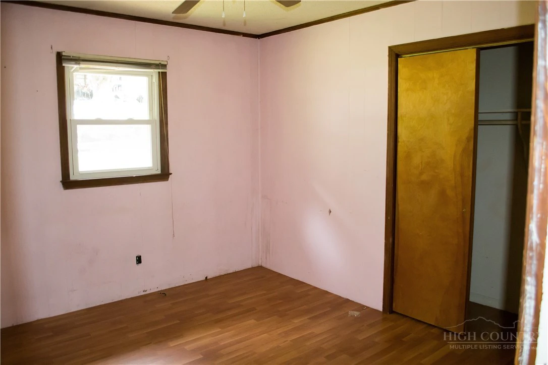 Image number 14 for the current listing