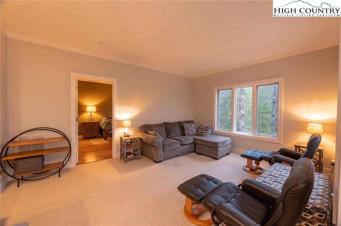 Image number 15 for the current listing