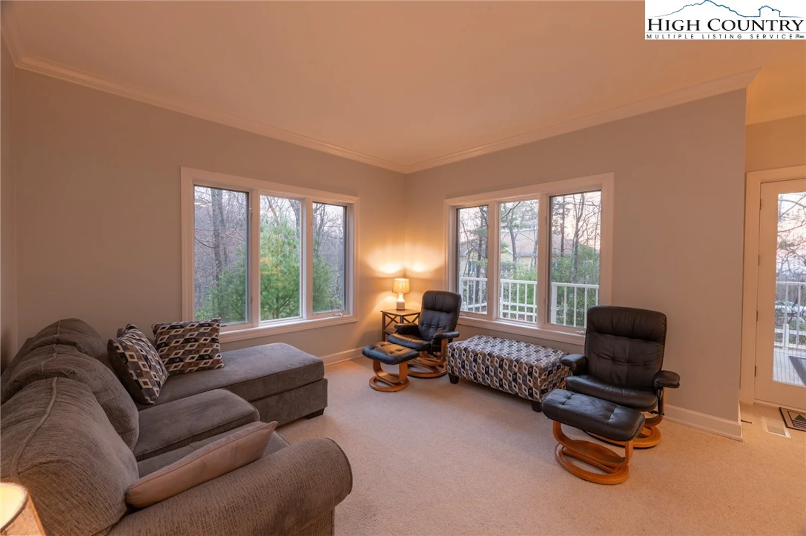 Image number 14 for the current listing