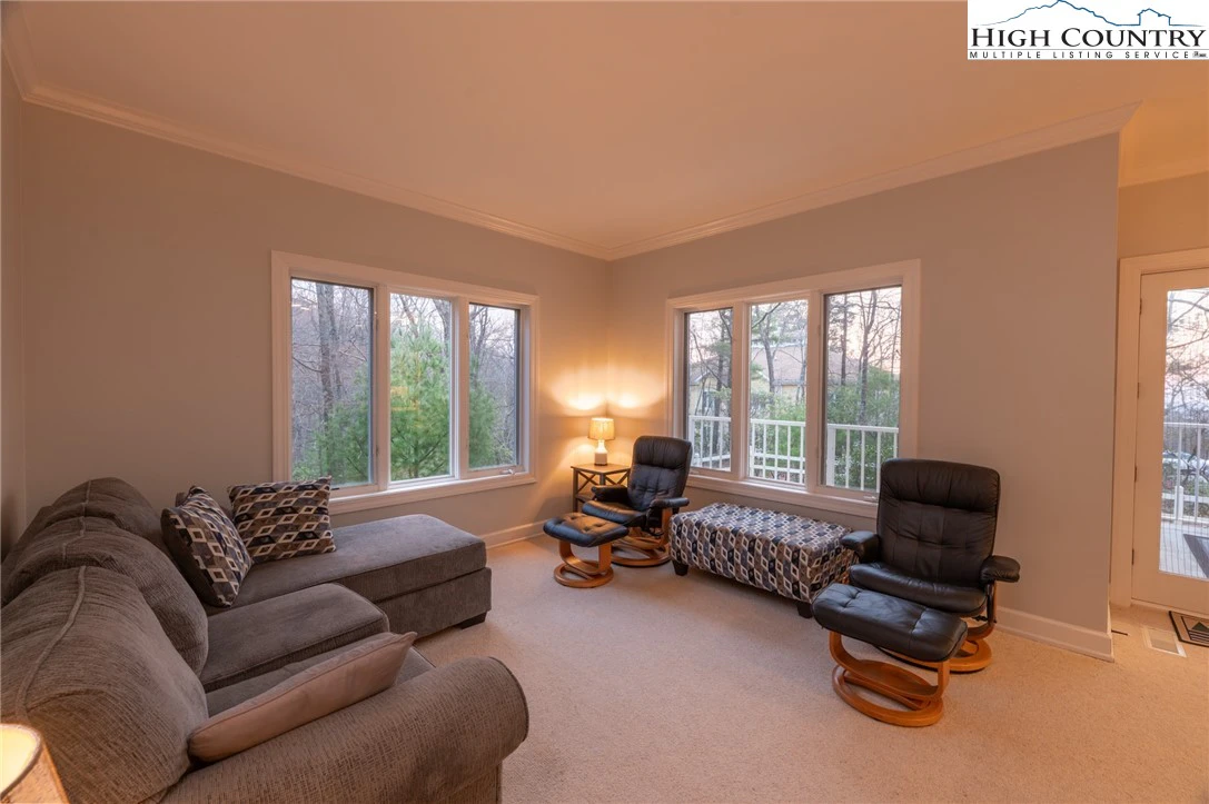 Image number 14 for the current listing