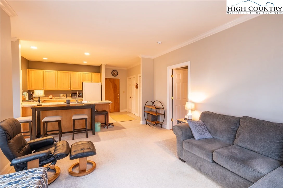 Image number 11 for the current listing