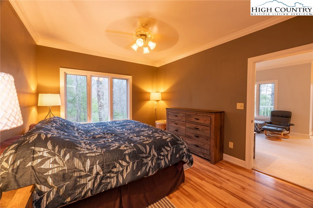 Image number 9 for the current listing
