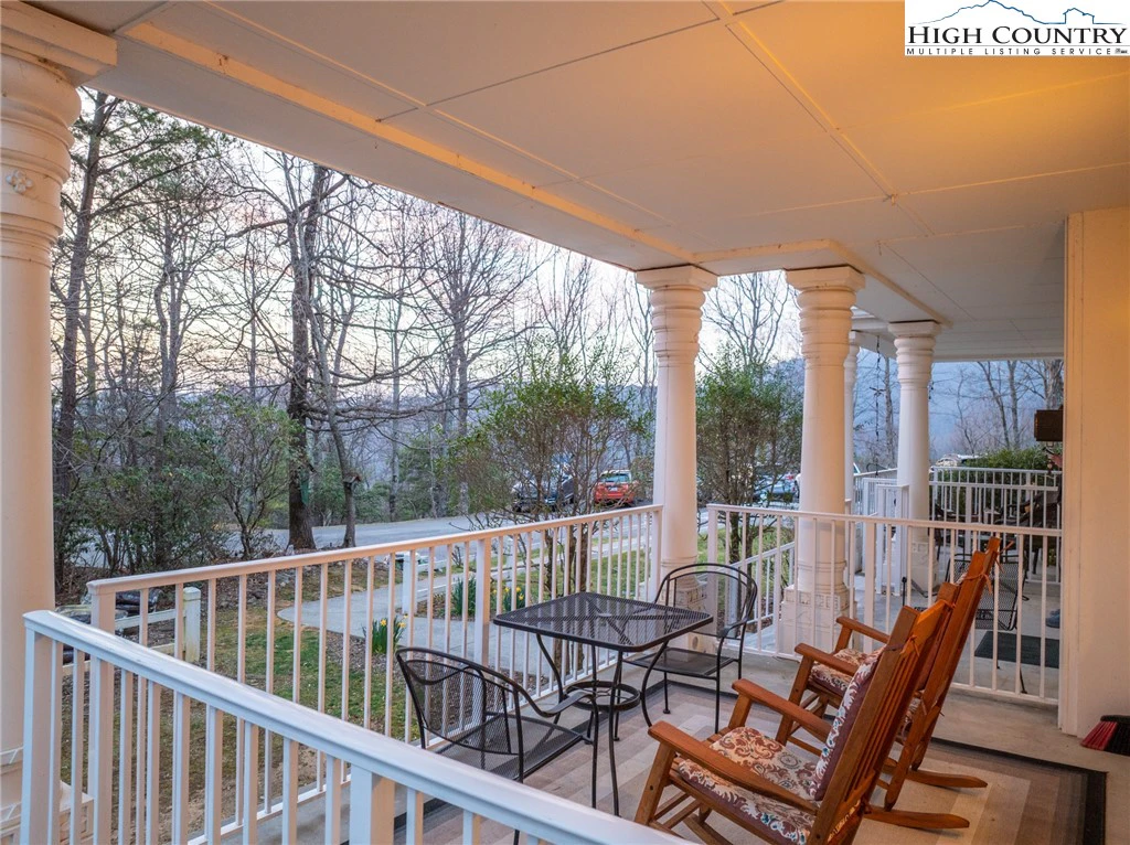 Image number 6 for the current listing