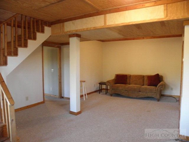 Image number 11 for the current listing