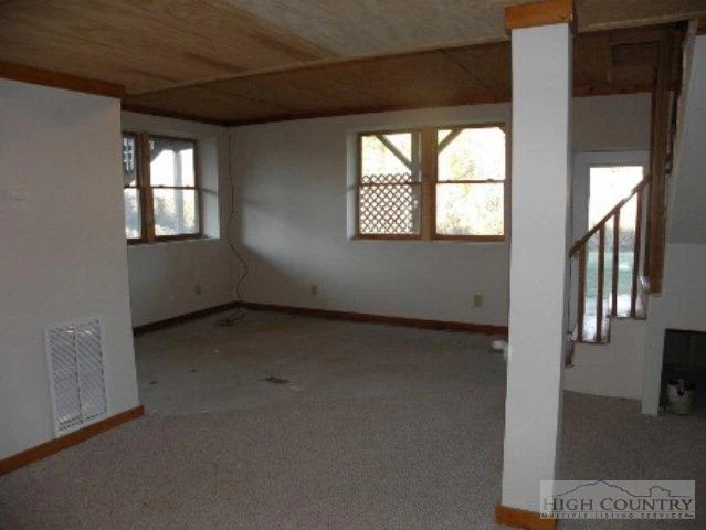 Image number 10 for the current listing