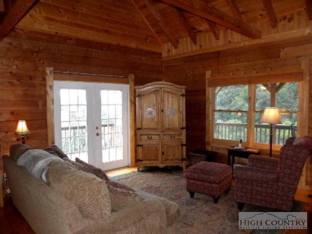 Image number 9 for the current listing