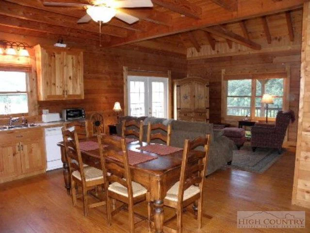 Image number 8 for the current listing