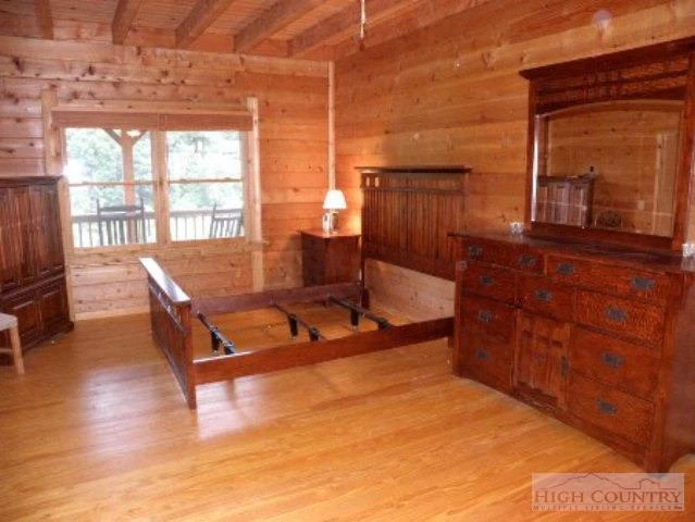 Image number 3 for the current listing