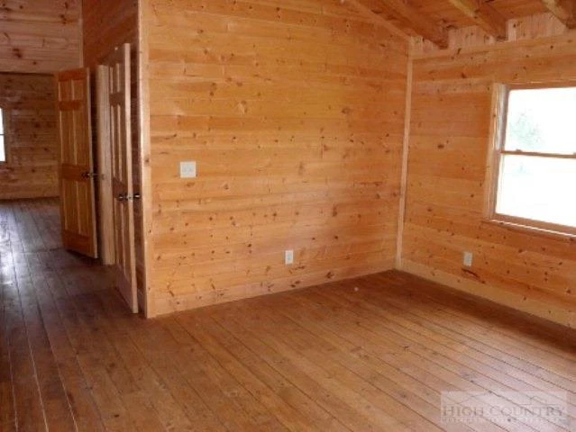 Image number 20 for the current listing