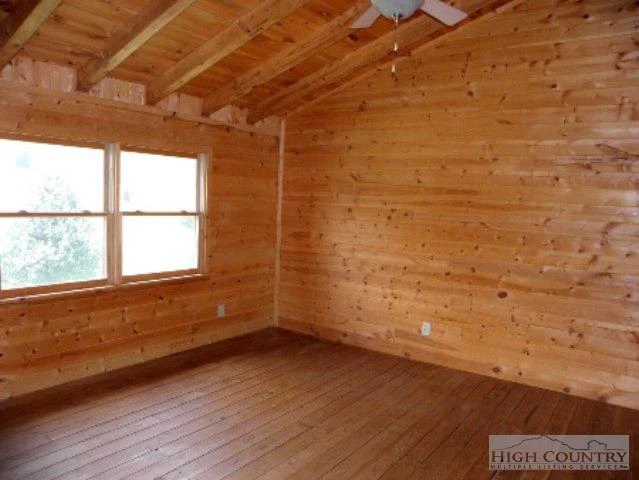 Image number 19 for the current listing