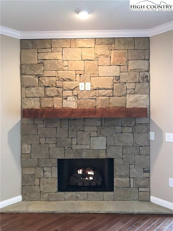 Image number 4 for the current listing