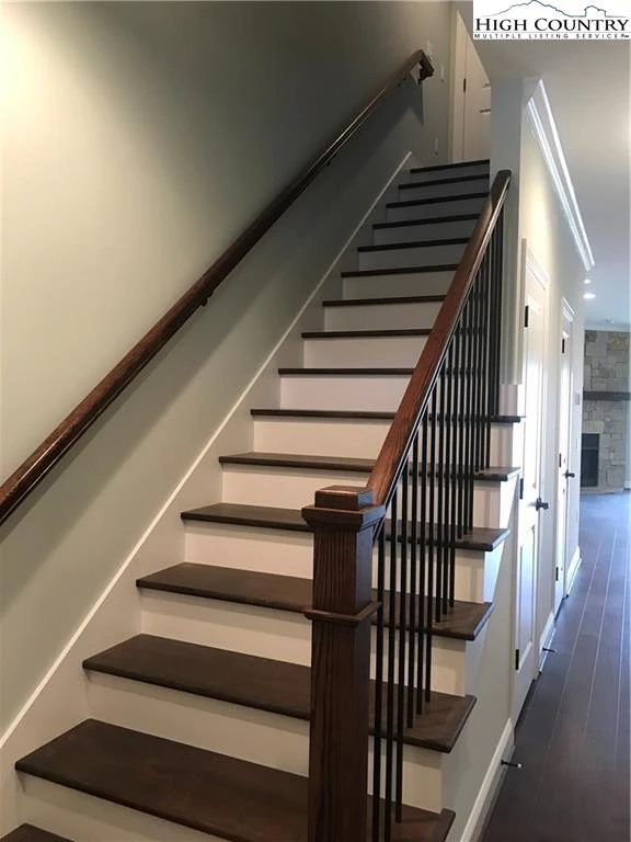 Image number 5 for the current listing