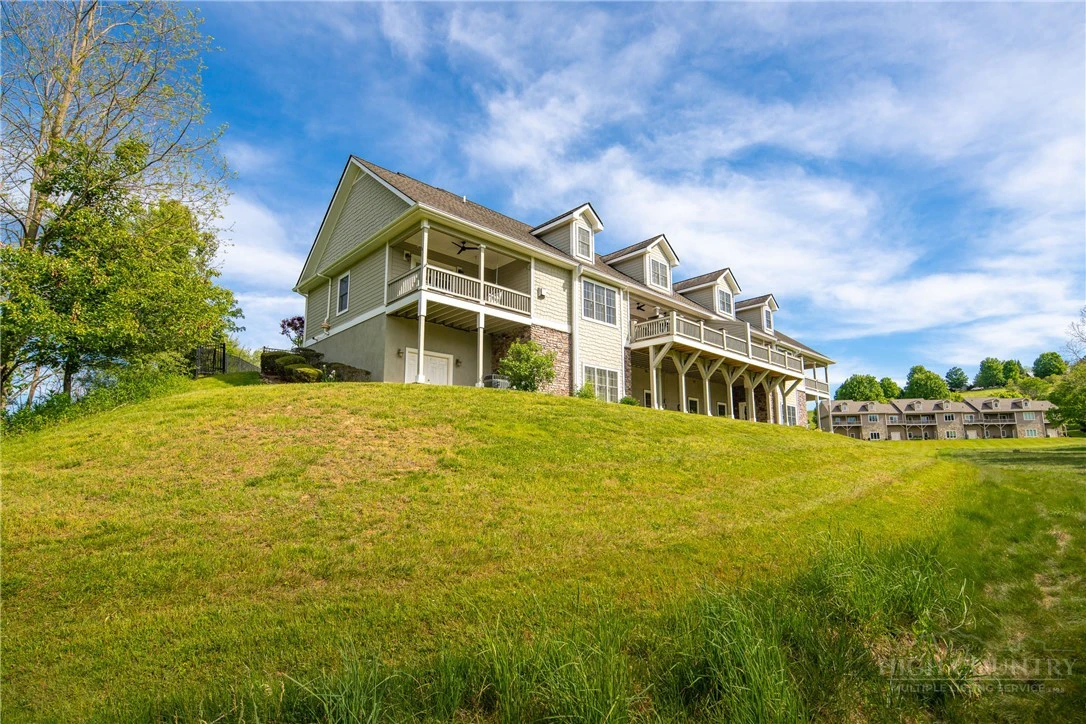Image number 2 for the current listing