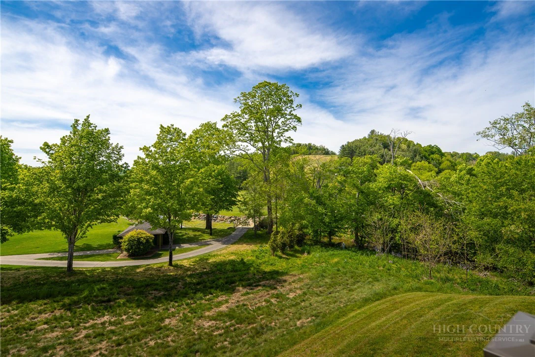 Image number 19 for the current listing