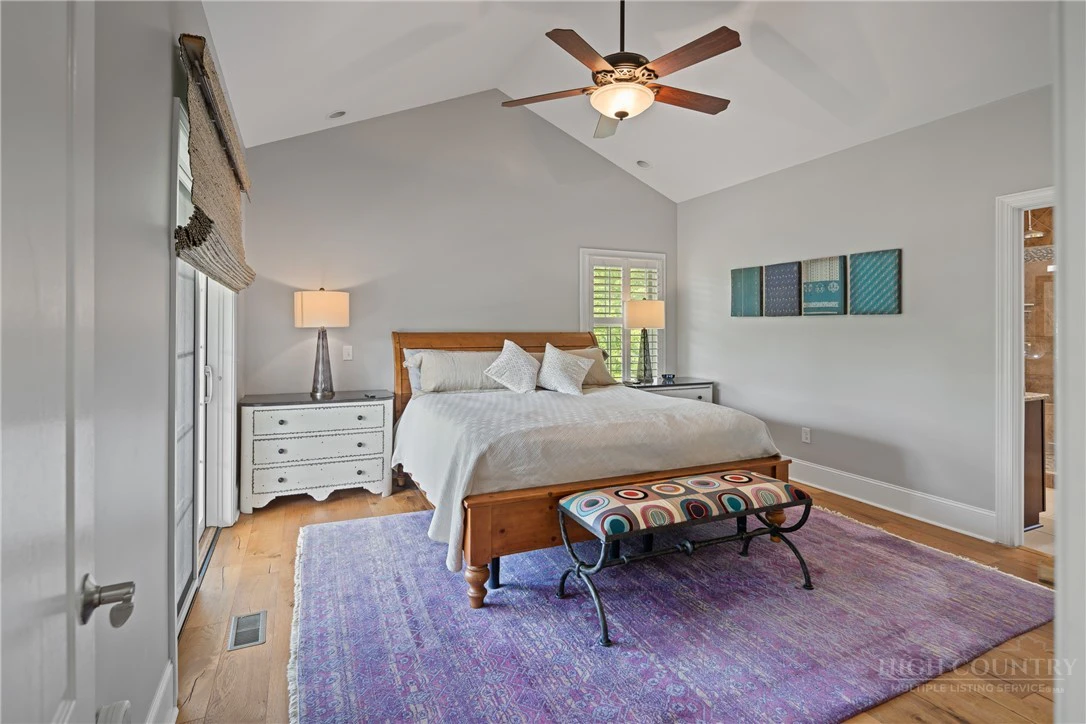 Image number 9 for the current listing