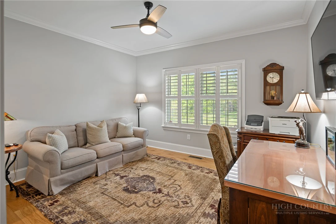 Image number 18 for the current listing