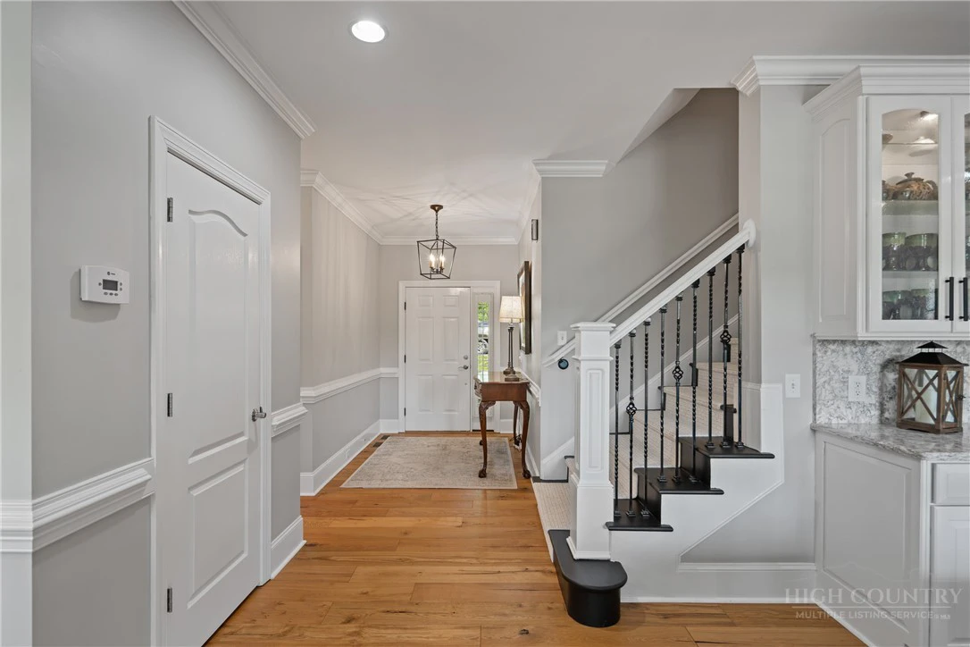 Image number 21 for the current listing