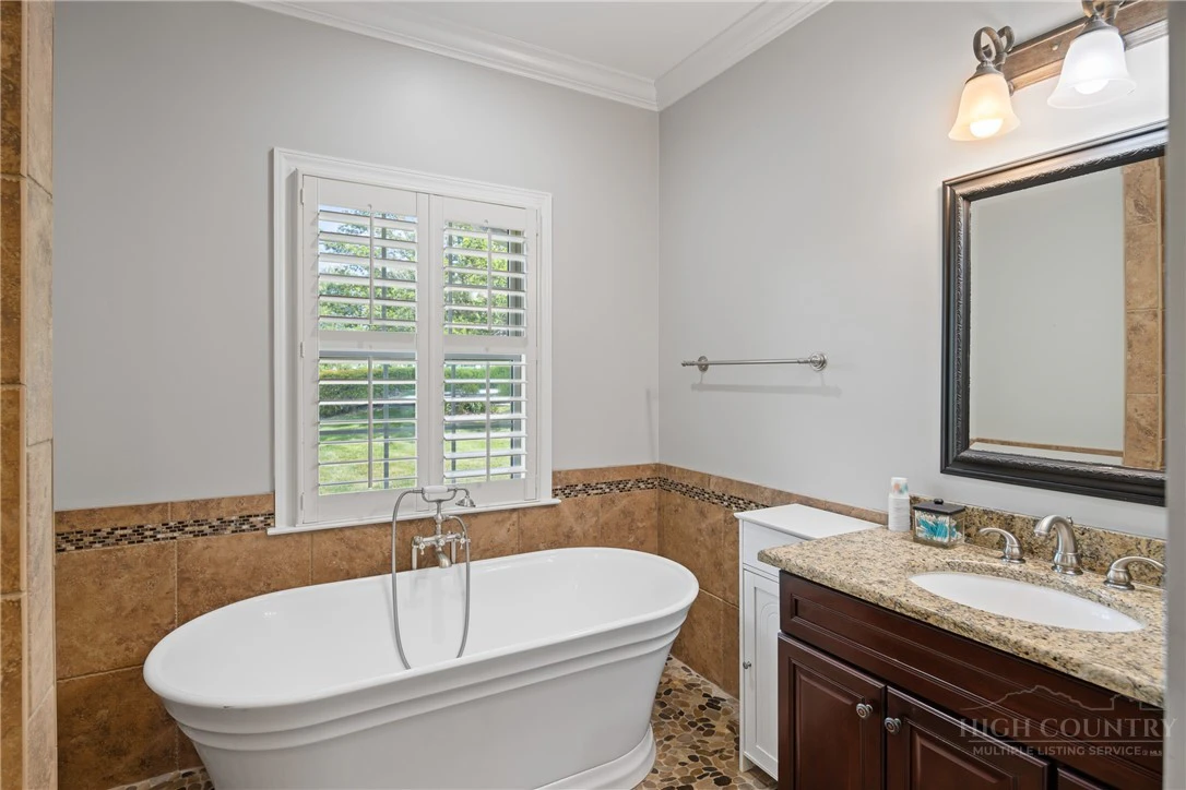 Image number 12 for the current listing