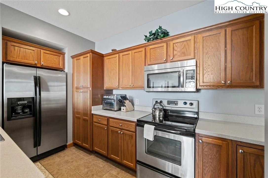 Image number 2 for the current listing