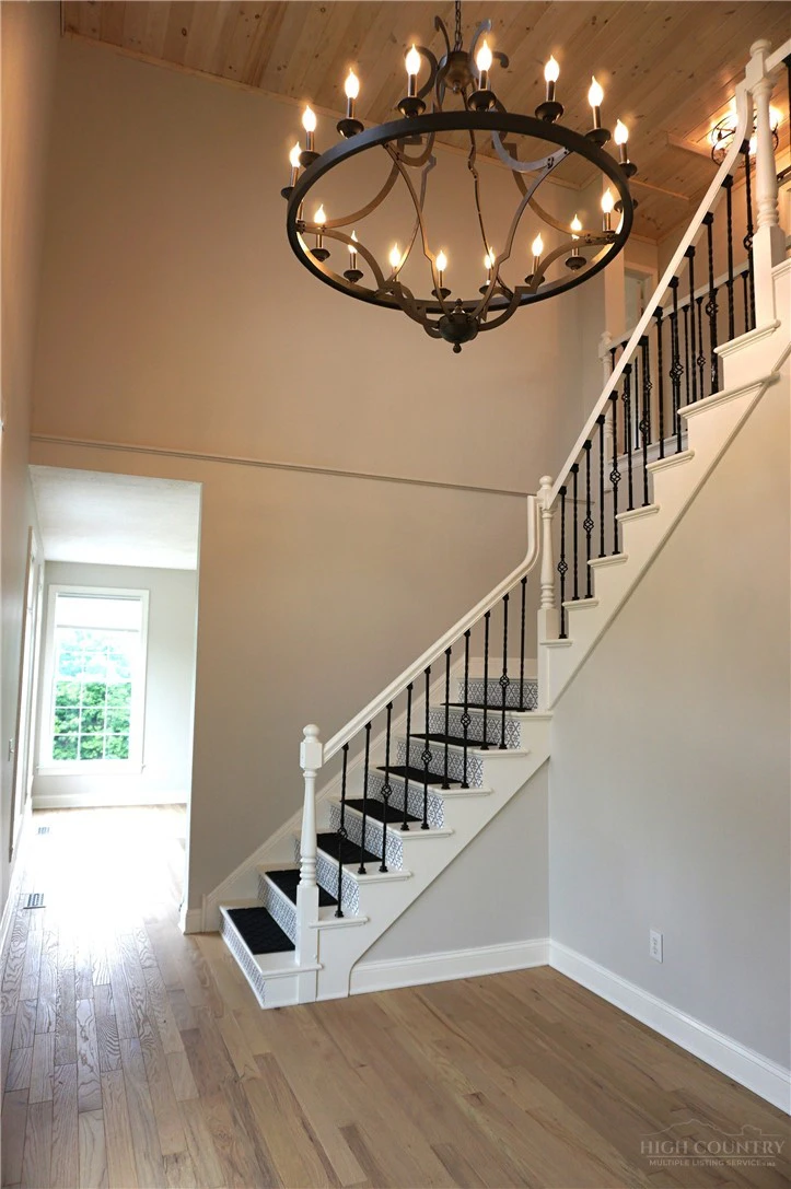 Image number 3 for the current listing