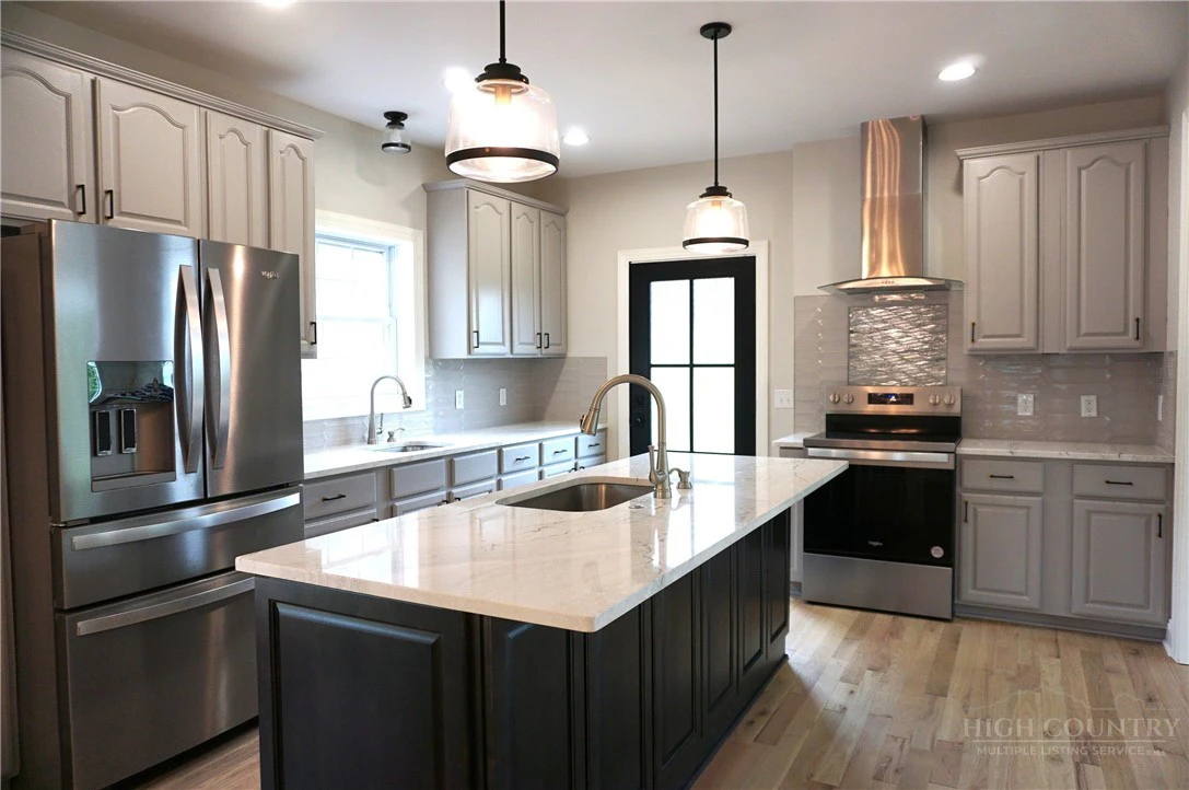 Image number 6 for the current listing