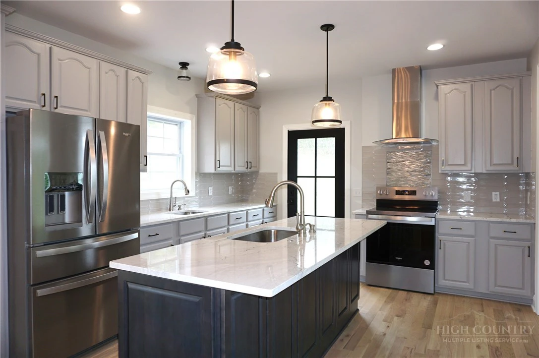 Image number 7 for the current listing