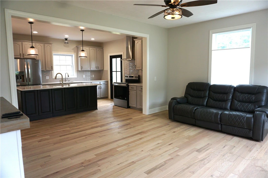 Image number 12 for the current listing