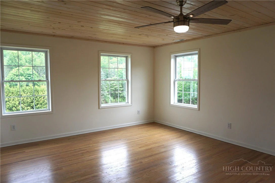 Image number 20 for the current listing