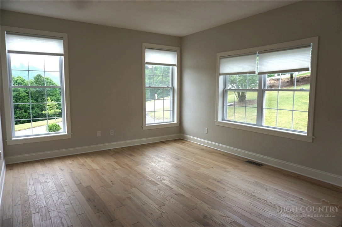 Image number 16 for the current listing