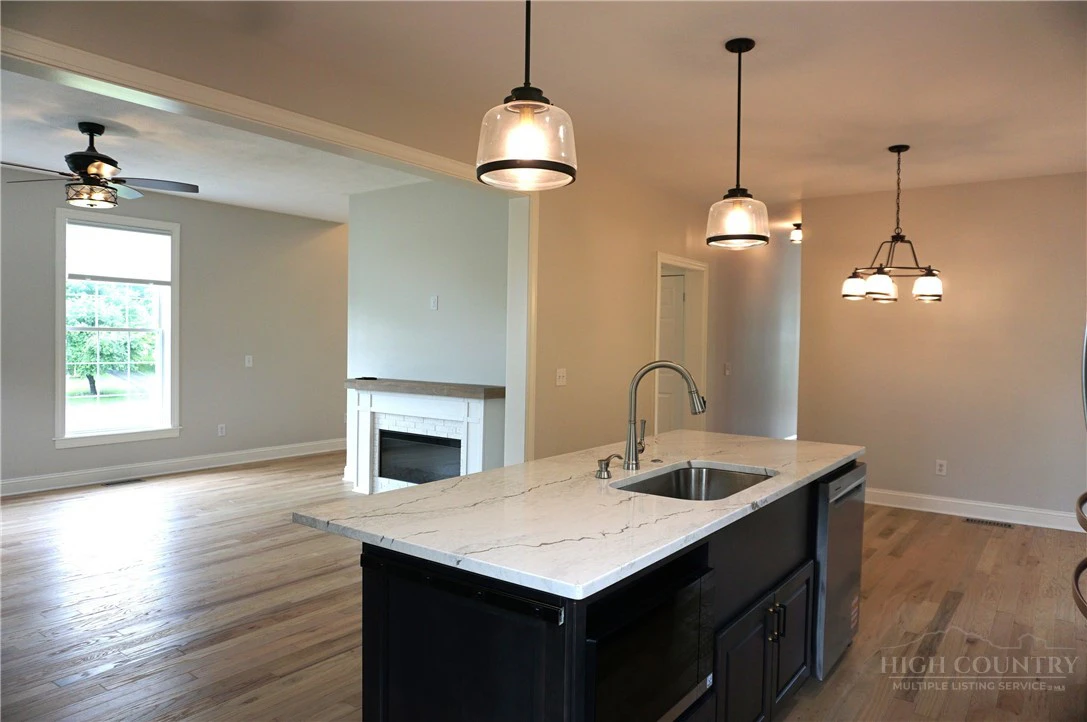 Image number 13 for the current listing