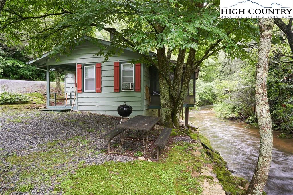 Image number 1 for the current listing