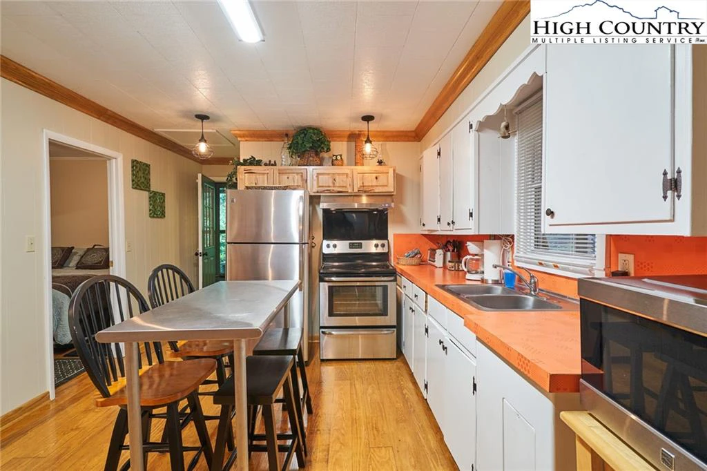Image number 15 for the current listing