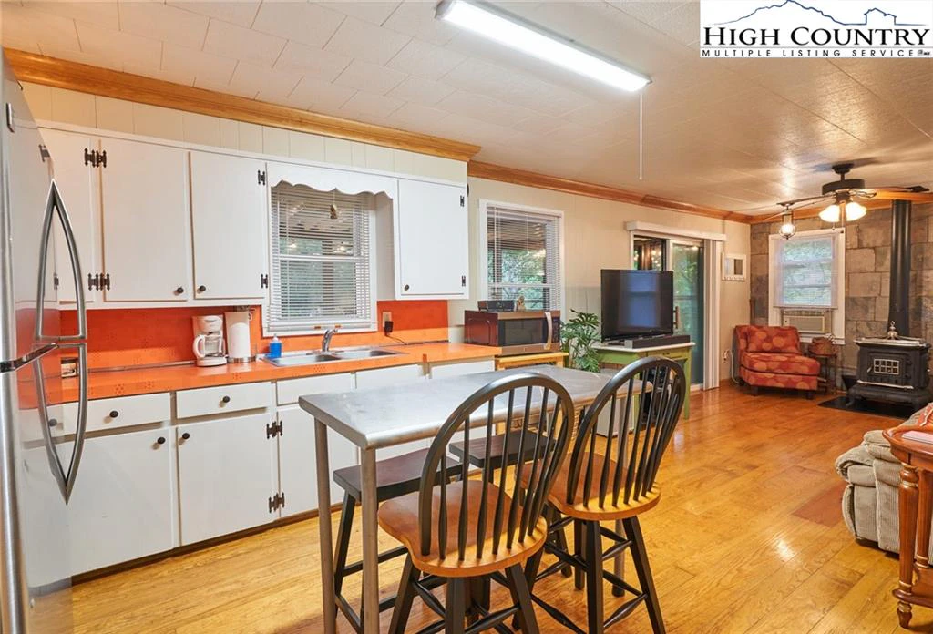 Image number 13 for the current listing