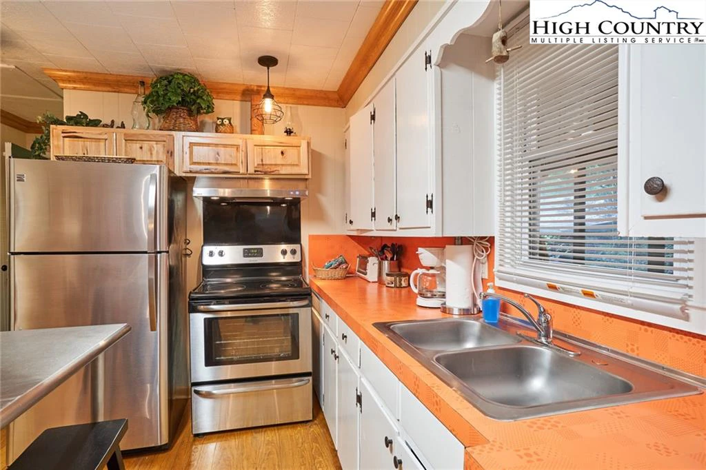 Image number 12 for the current listing
