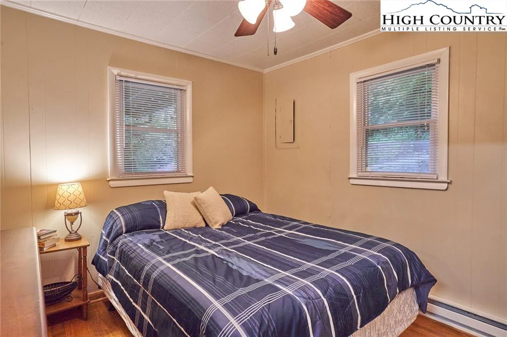 Image number 11 for the current listing