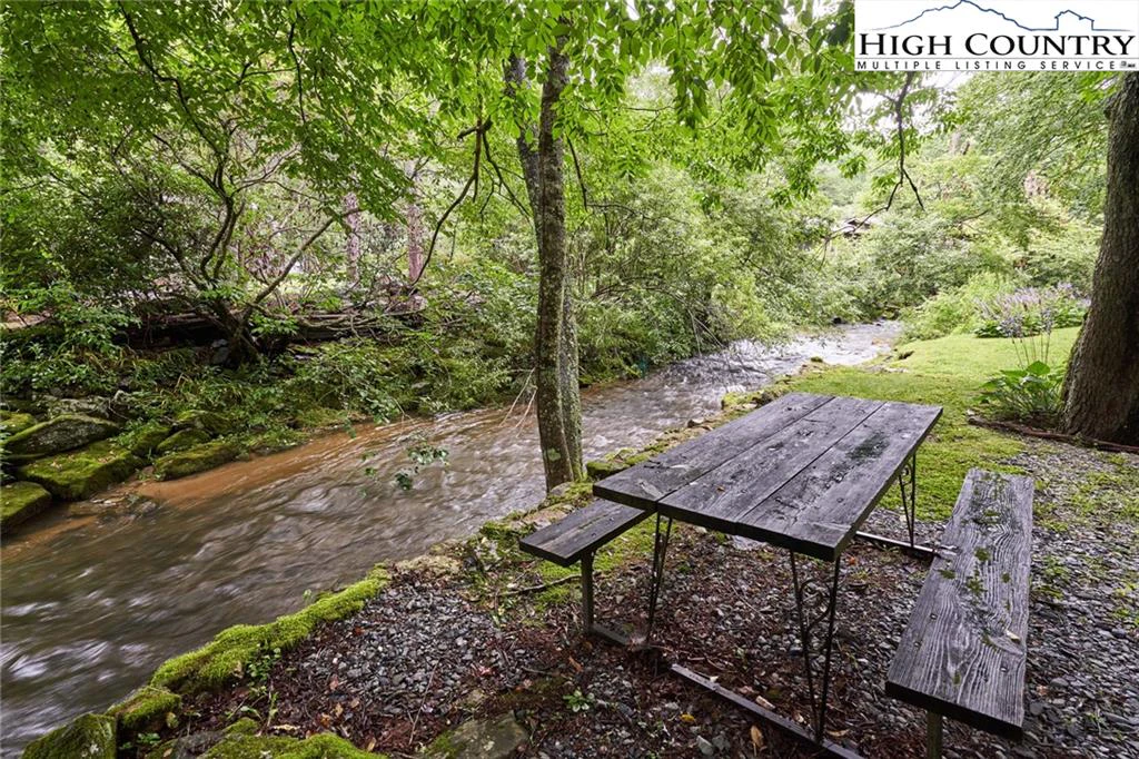 Image number 7 for the current listing
