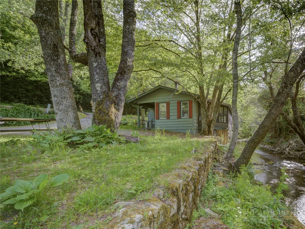 Image number 1 for the current listing