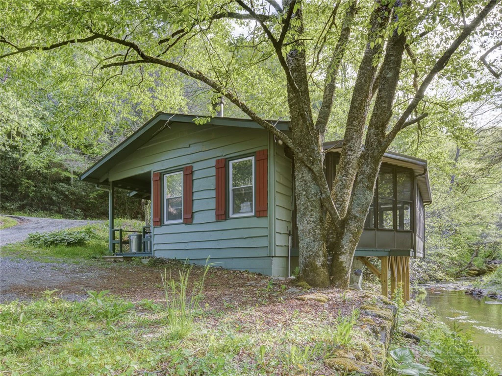 Image number 2 for the current listing