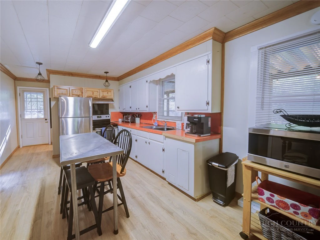 Image number 5 for the current listing
