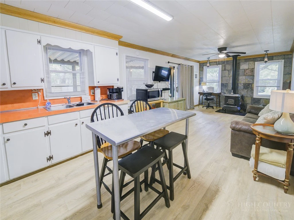 Image number 6 for the current listing