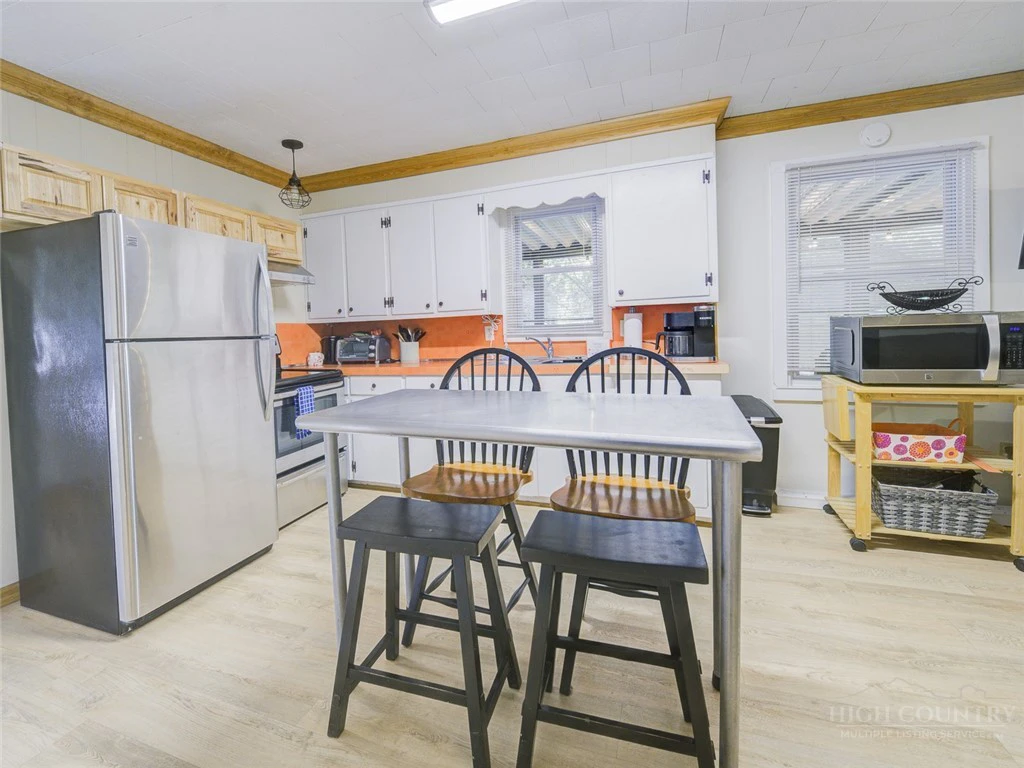 Image number 7 for the current listing