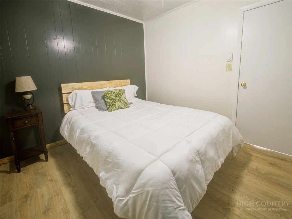 Image number 10 for the current listing