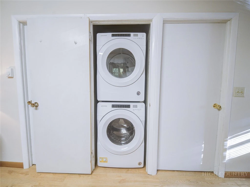 Image number 13 for the current listing