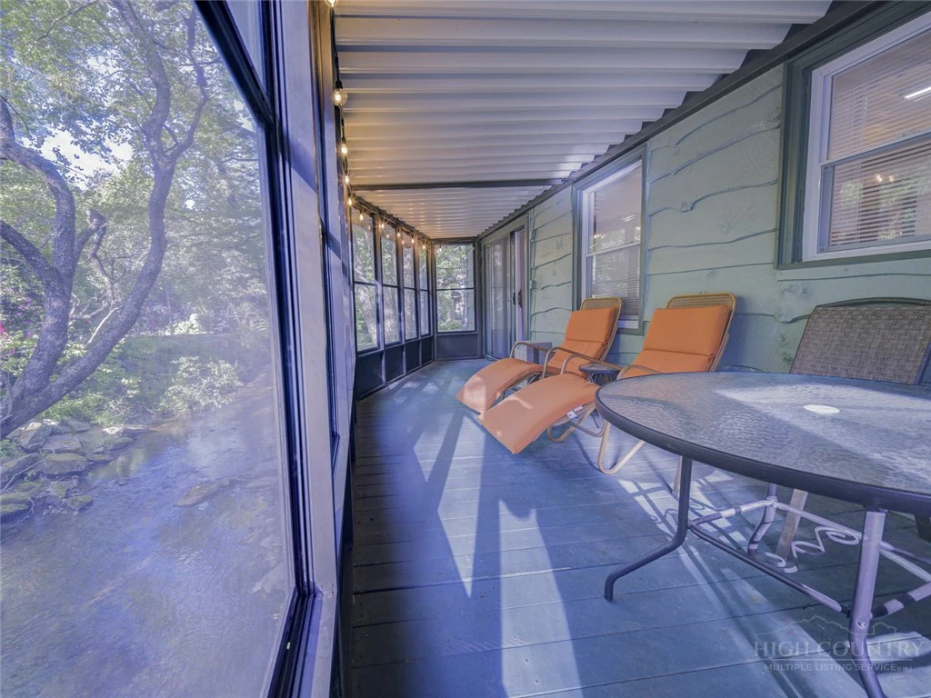 Image number 14 for the current listing